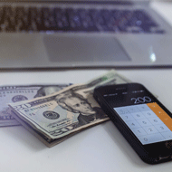 ホームページ制作を外注する場合のデメリット